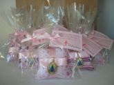 Lembrancinha sache perfumado com medalha.
